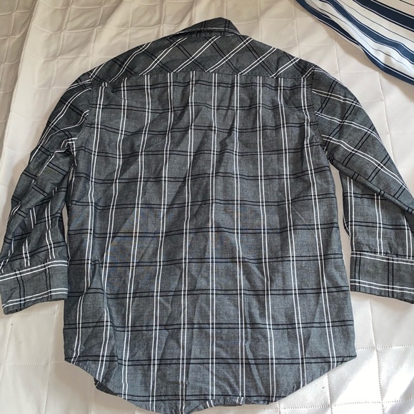 Button down - Picture 2 of 3